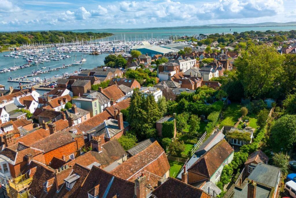 Stunning Luxury Apartment In Central Lymington Exterior photo